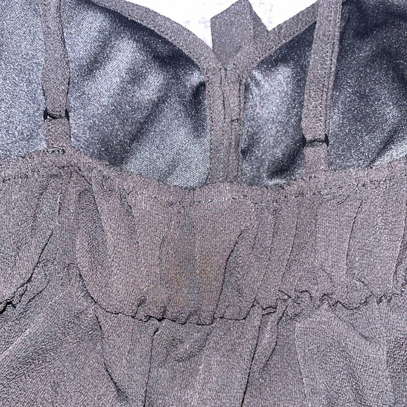 Cute Spring Blouse 🌹 - Picture 3 of 5